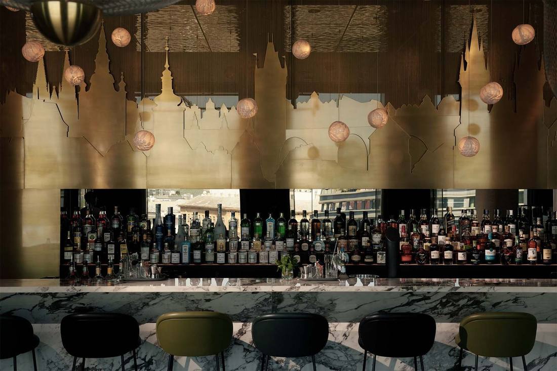 Lobby & Bar